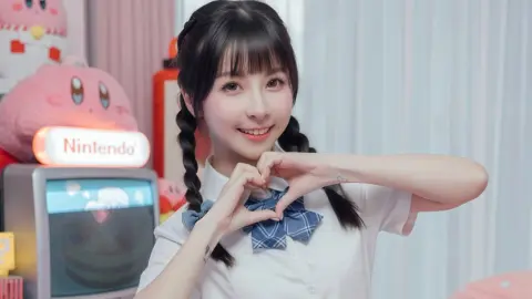 男子嘉陵江边捕鱼