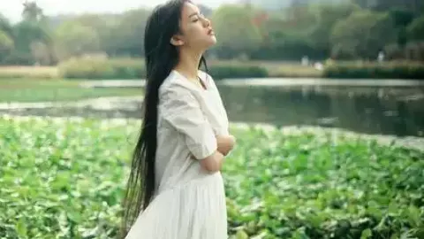 扛被褥出考场的贵州女孩