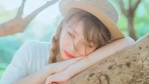 老人带偏瘫妻子自驾游