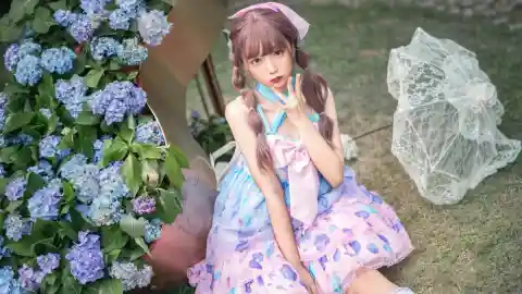 女子野外游泳遇鳄鱼