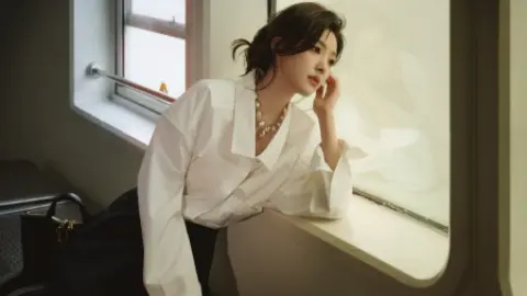接吻打翻火锅烫女子