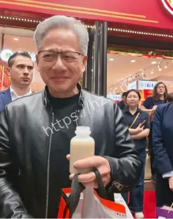 黄仁勋北京逛胡同