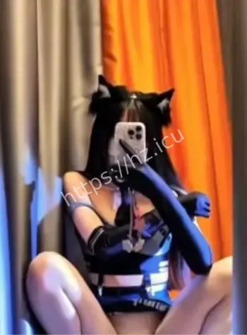抖音大大大Kit猫耳黑丝跪姿自慰