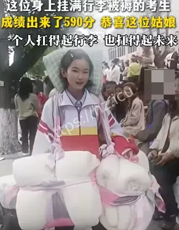扛被褥出考场的贵州女孩