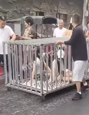 湖南汨罗街头