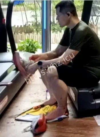 男子因汗味大遭退卡