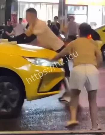 重庆出租车撞人事件