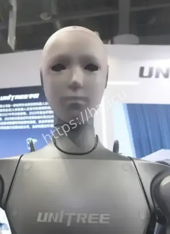 黄仁勋打造机器人