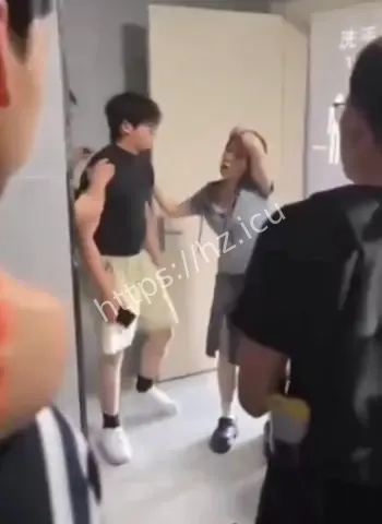 王逸女厕偷拍