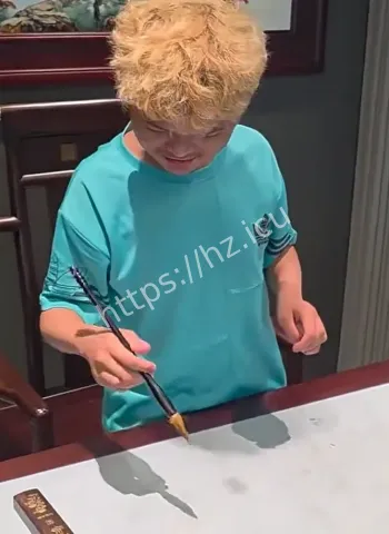 小马云歪字成书法