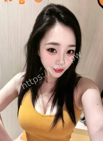 夏朵朵与男友校外同居