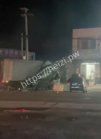 穿山镇发生货车撞人