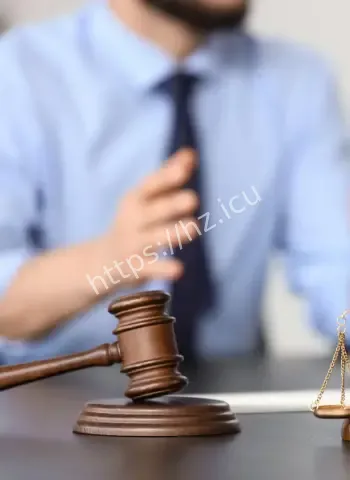 男生分手后三楼跳下