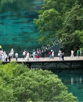 九寨沟湖水染色为虚假谣言
